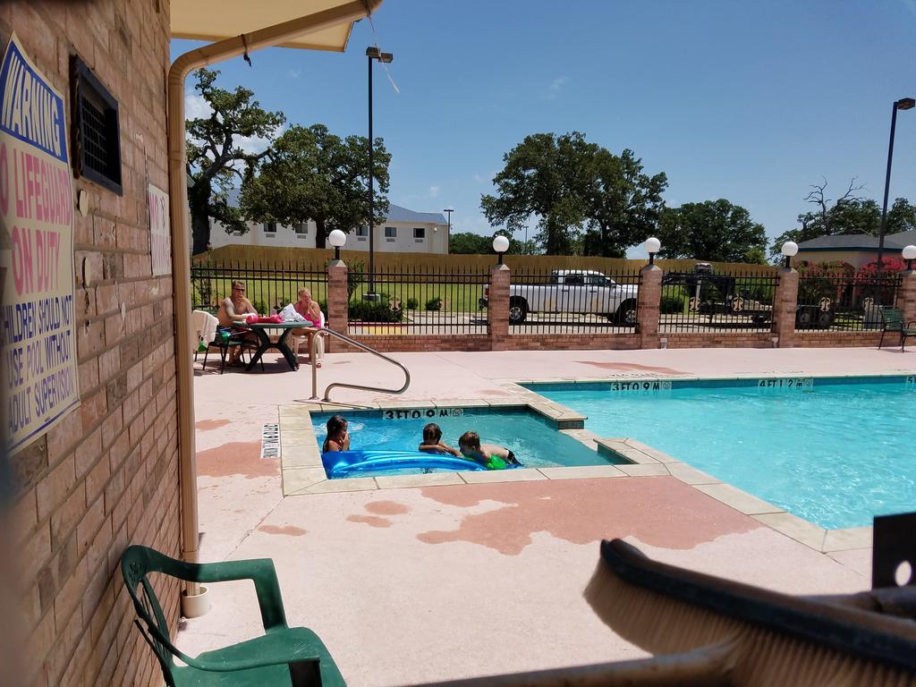 Quality One Motel Weatherford Exterior photo