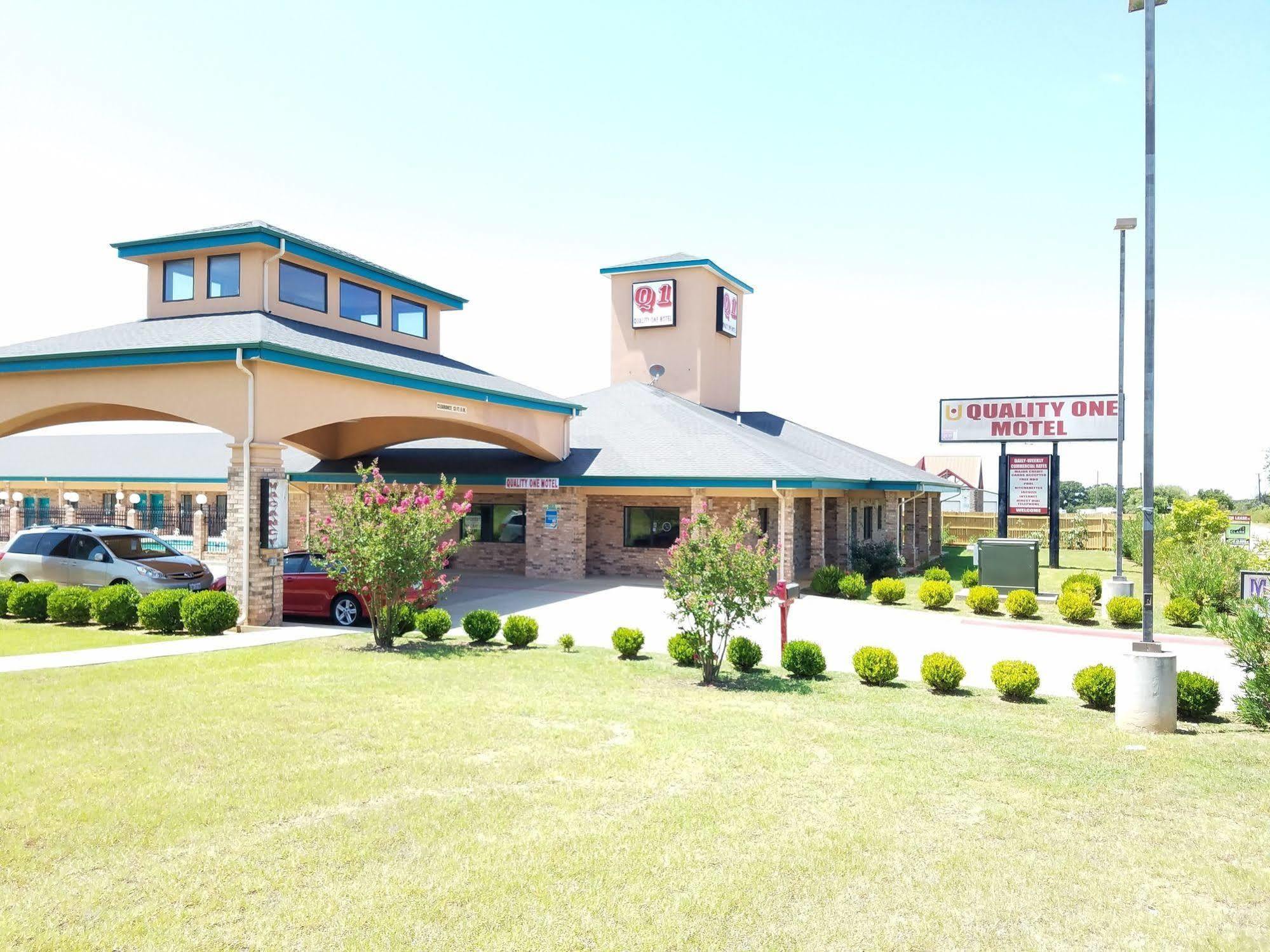 Quality One Motel Weatherford Exterior photo