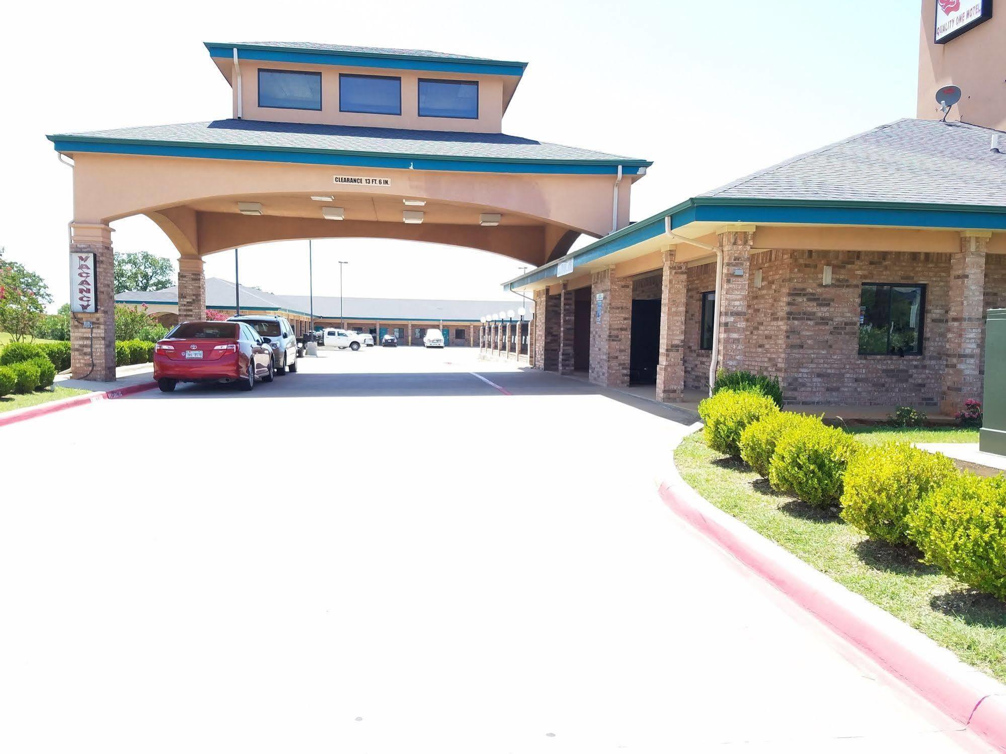 Quality One Motel Weatherford Exterior photo