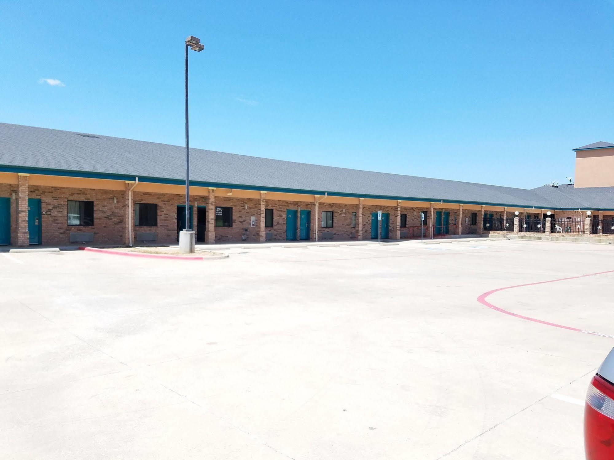 Quality One Motel Weatherford Exterior photo